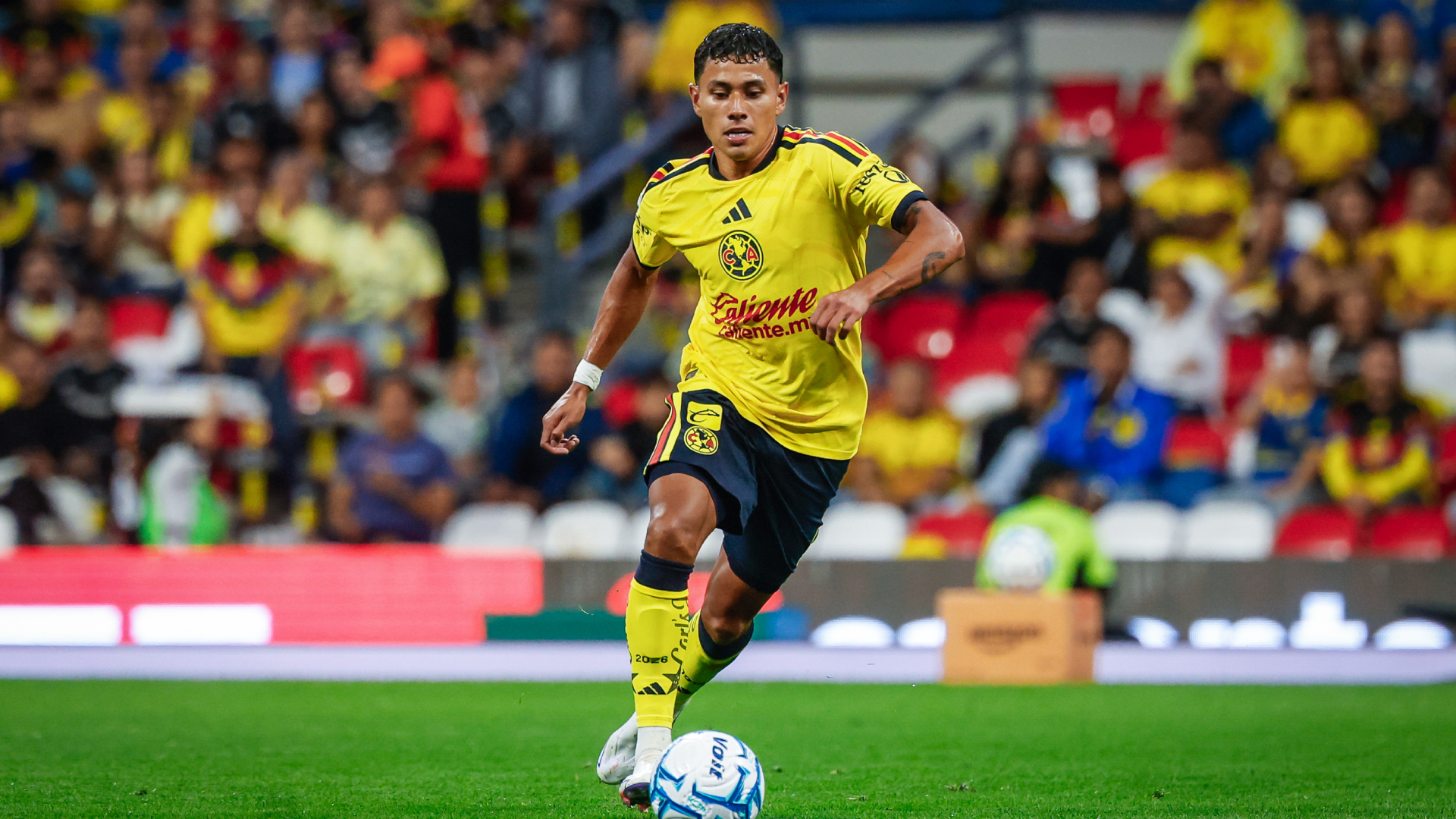 El jugador del América, Edwin Cerrillo, durante un partido.